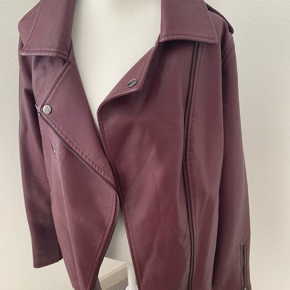 PLUS SIZE LANE BRYANT FAUX LEATHER BURGANDY MOTO JACKET. GREAT COLOR FOR FALL! - Picture 6 of 11